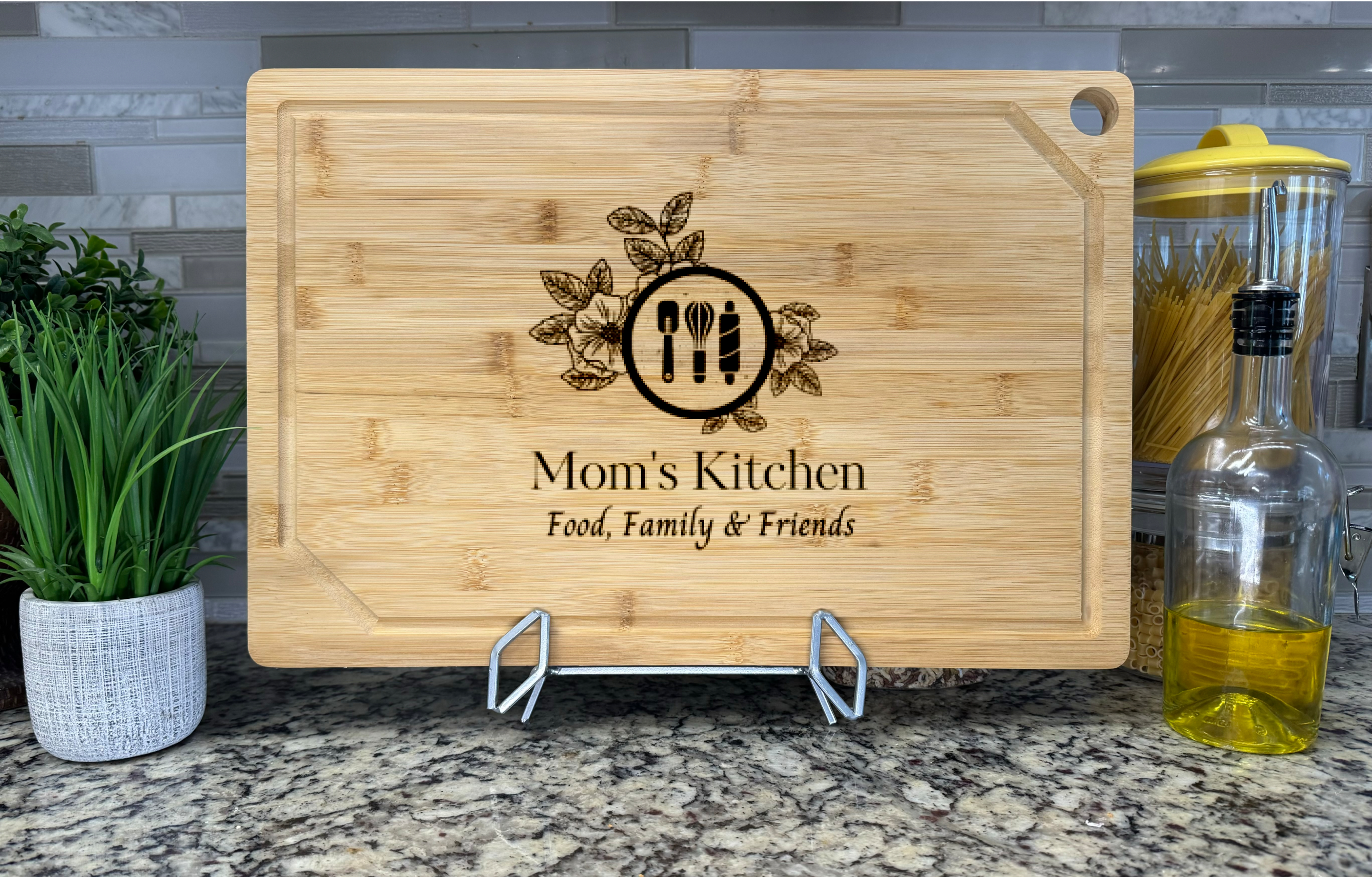 Mom's Kitchen (Food, Family, Friends) - 1412