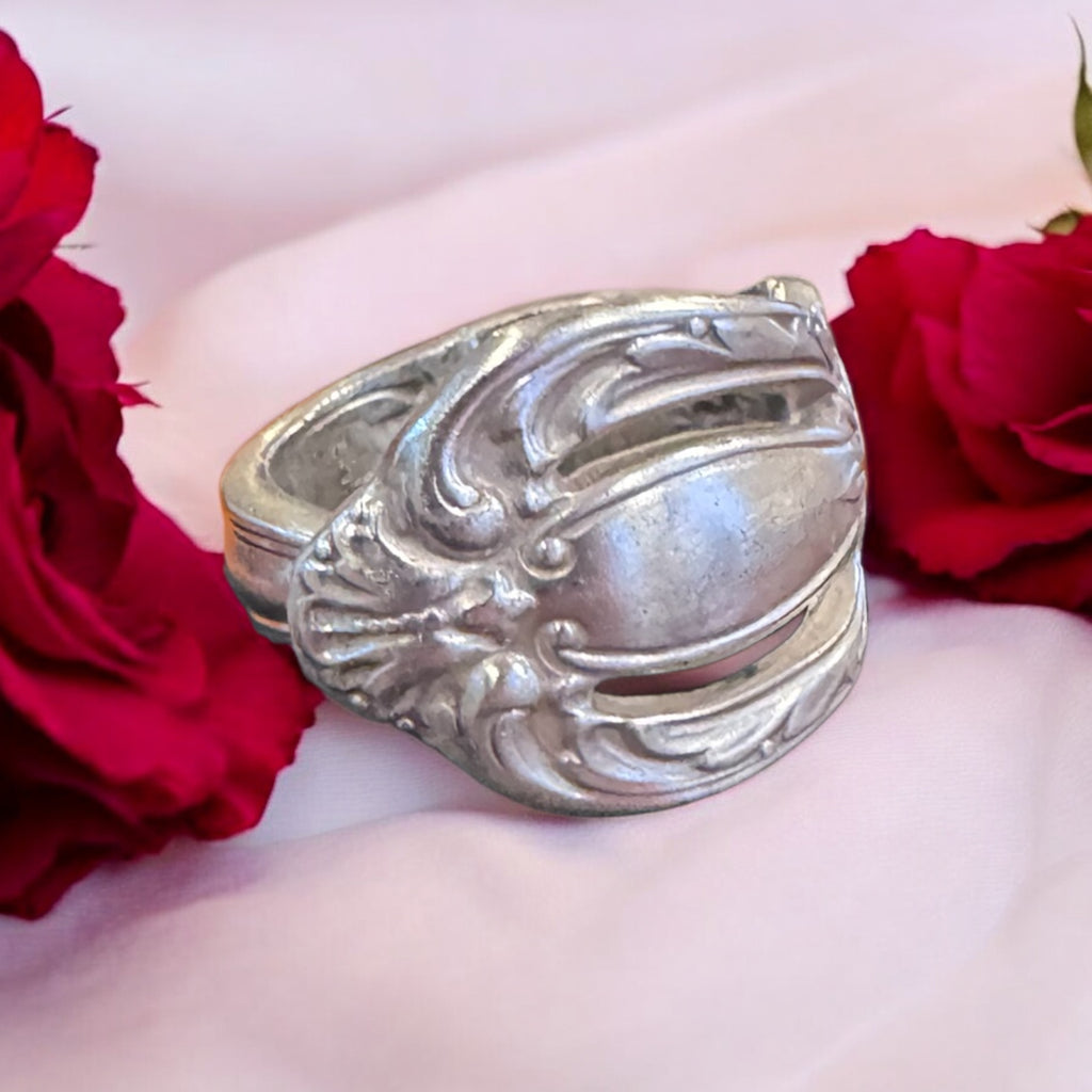 Queens Ring - Size 8 - 813